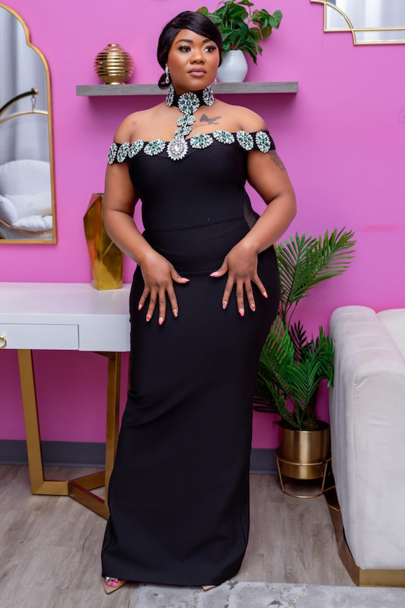 ELEGANT BLACK EMBELLISHED GOWN